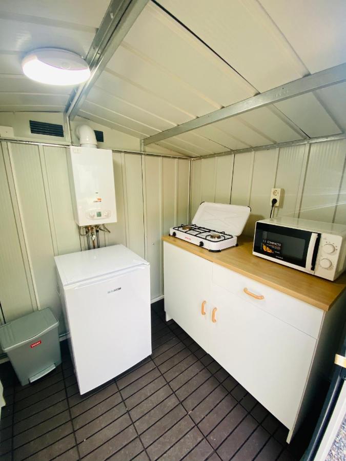 Camping Oliana Bagian luar foto