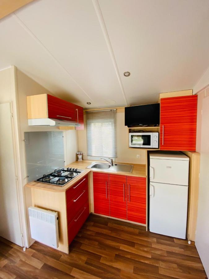 Camping Oliana Bagian luar foto