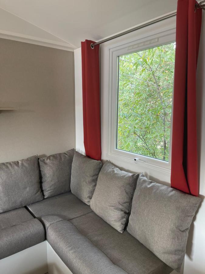 Camping Oliana Bagian luar foto