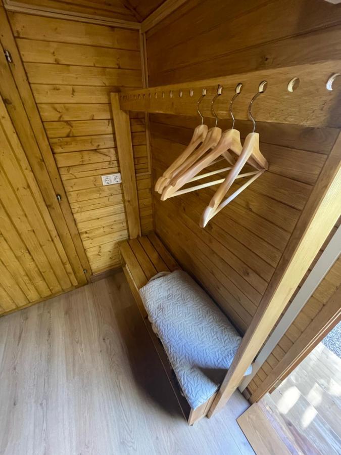 Camping Oliana Bagian luar foto
