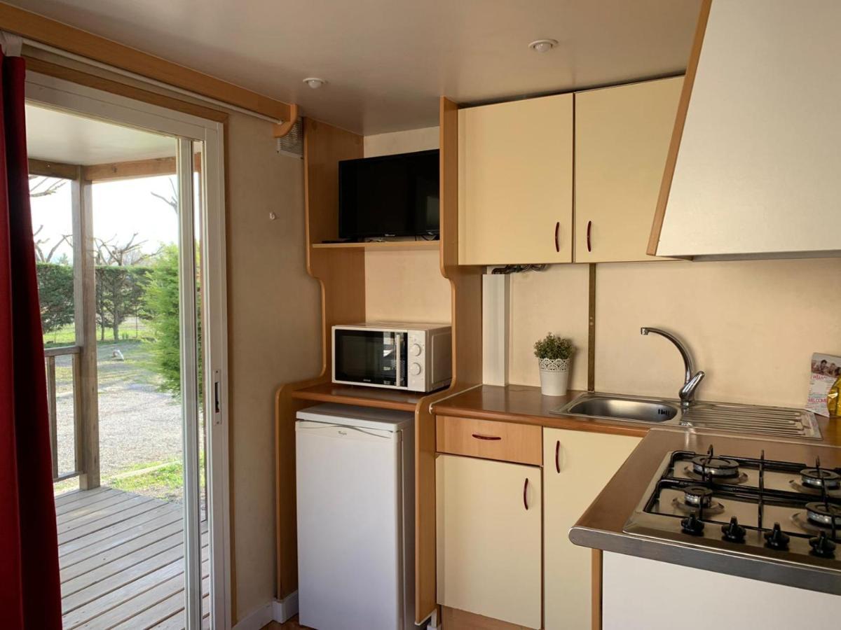 Camping Oliana Bagian luar foto