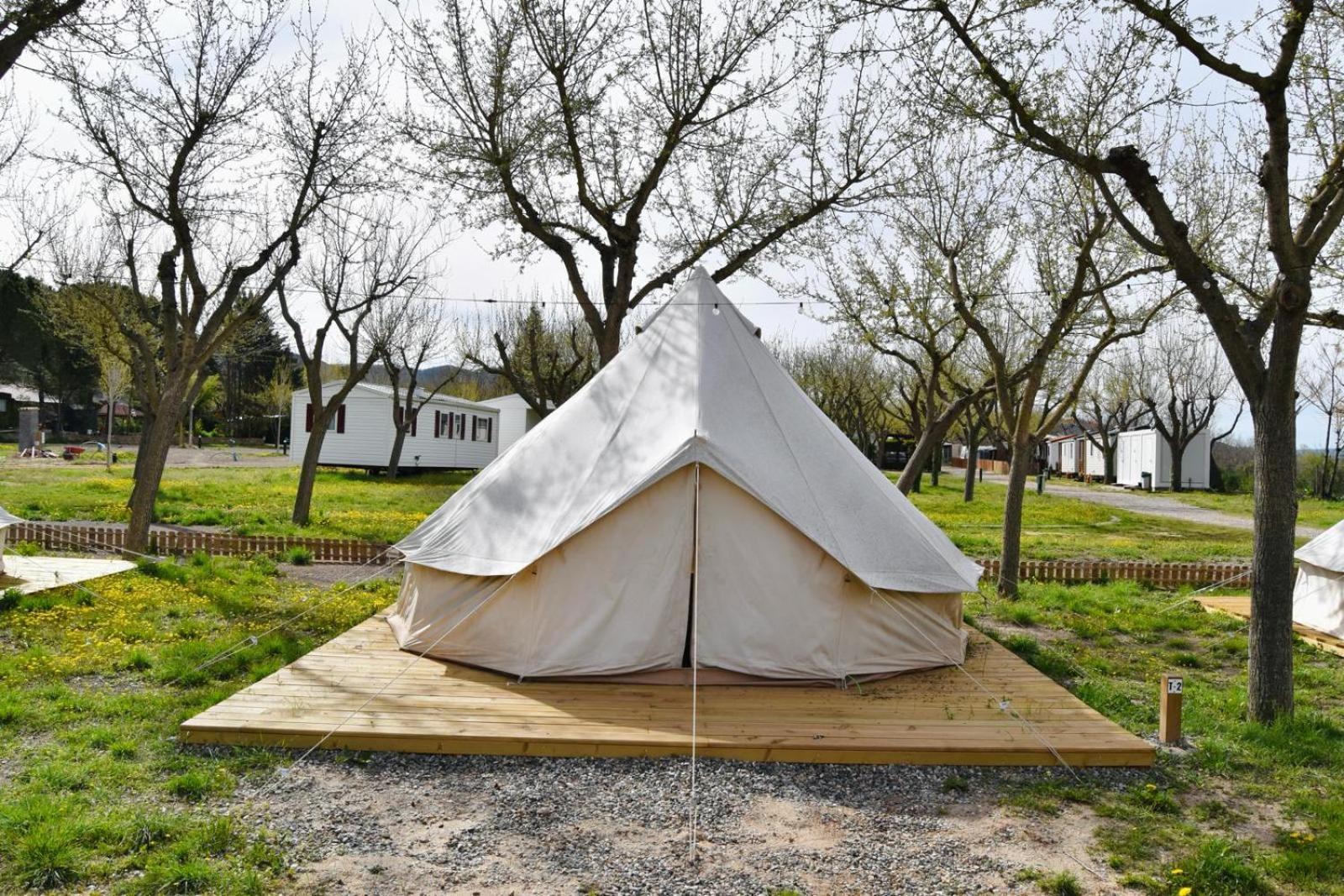 Camping Oliana Bagian luar foto